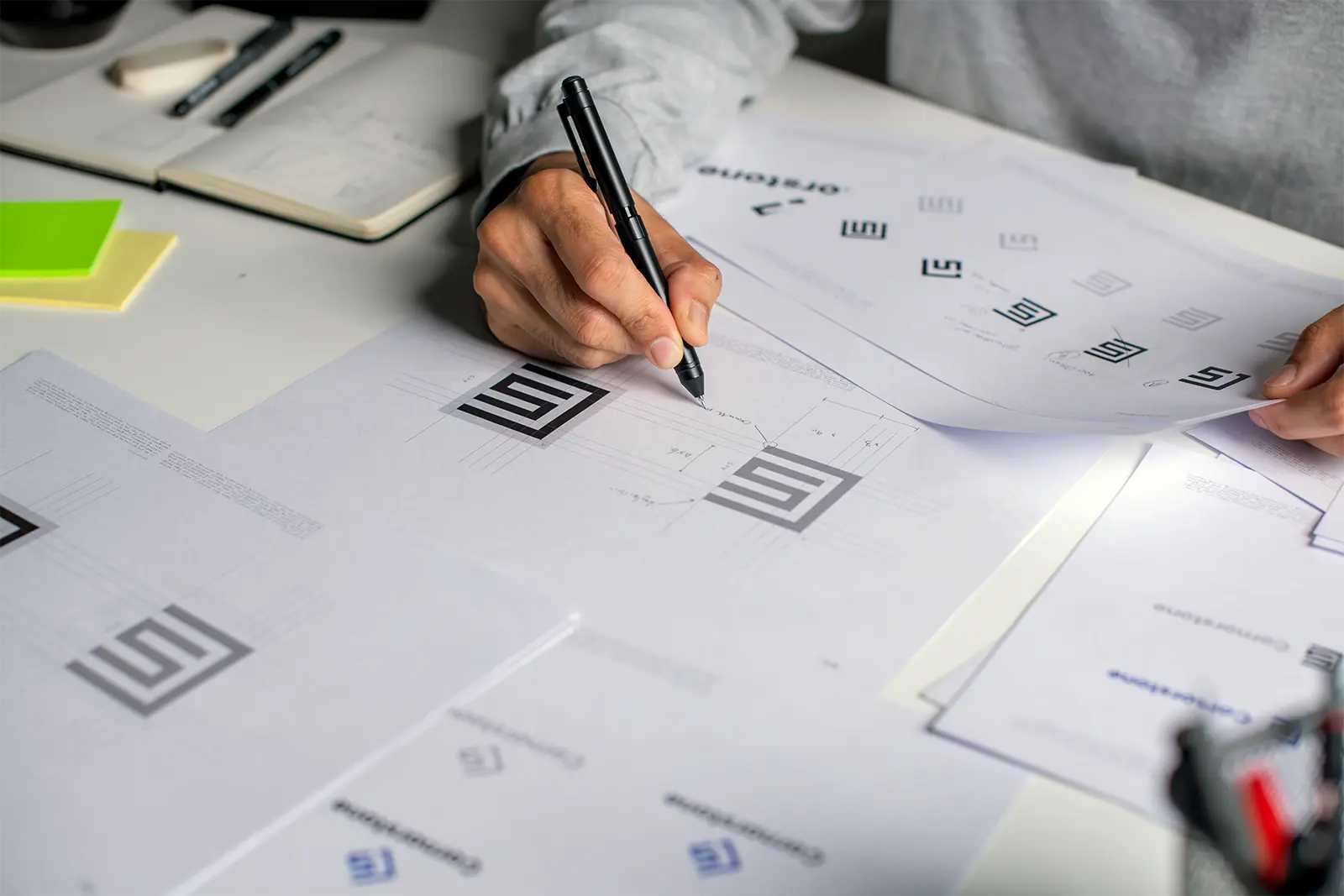 Guru Design nhận thiết kế logo theo yêu cầu sáng tạo - độc quyền nâng tầm thương hiệu