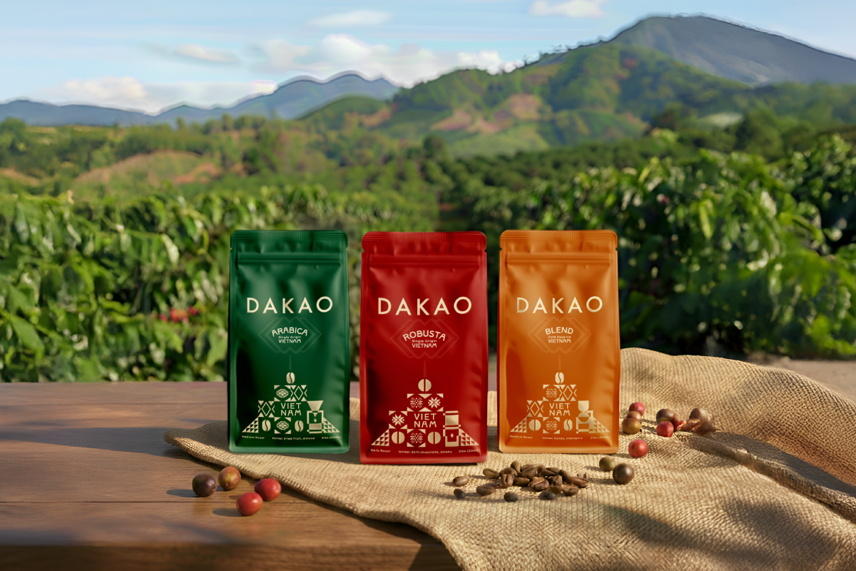 Thiết kế logo và bao bì cho Dakao Coffee do Guru Design thực hiện, ảnh chụp bộ sản phẩm cafe trên cao nguyên