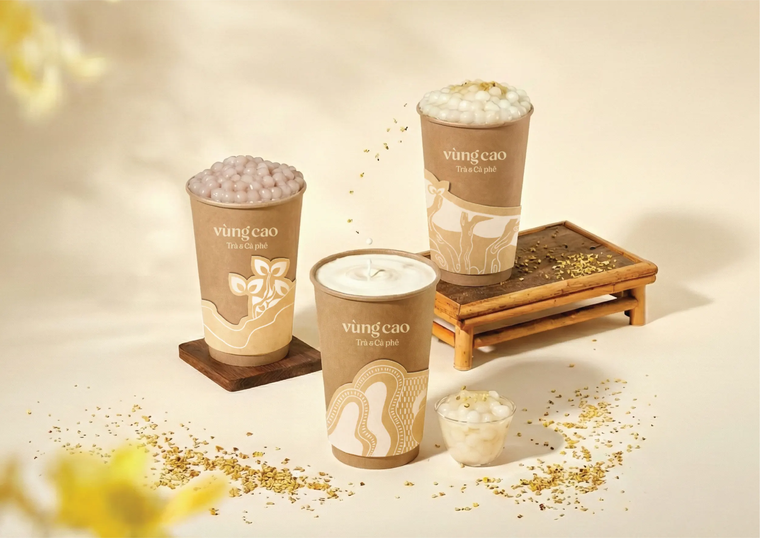 Thiết kế logo và nhận diện thương hiệu Vùng Cao Trà & Cà Phê do Guru Design thực hiện, thiết kế đai cuốn quanh cốc