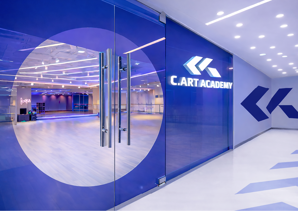 Thiết kế logo và nhận diện thương hiệu C.Art Academy do Guru Design thực hiện, thiết kế phòng học nhảy